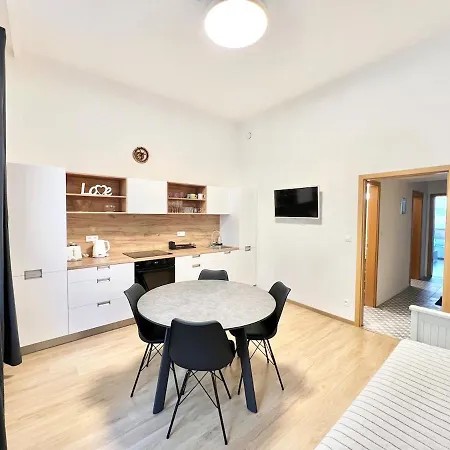 Karlin With Balcony And Parking Apartament *