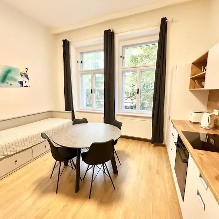 Karlin With Balcony And Parking *