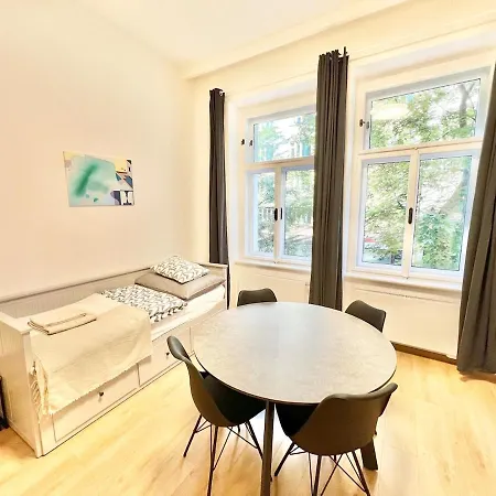 Apartament Karlin With Balcony And Parking *