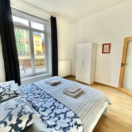 Apartament Karlin With Balcony And Parking Praga