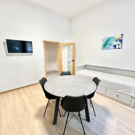 Apartament Karlin With Balcony And Parking *