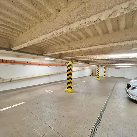 Apartament Karlin With Balcony And Parking *